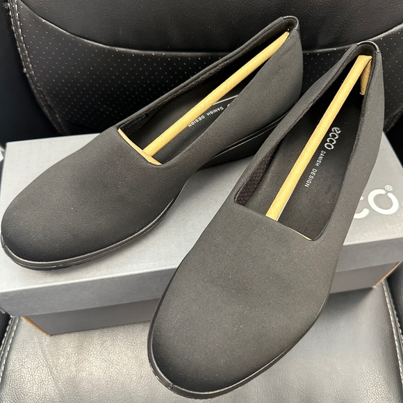 NIB! Ecco Finola Black Shoes Stretch Wedge Slip On Loafer 270323 Size 4-4.5/35 - Picture 1 of 8